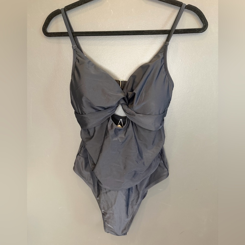 Cupshe Black One Piece Swimsuit‎ NWT Medium Cutout Twist Front Adjustable Straps